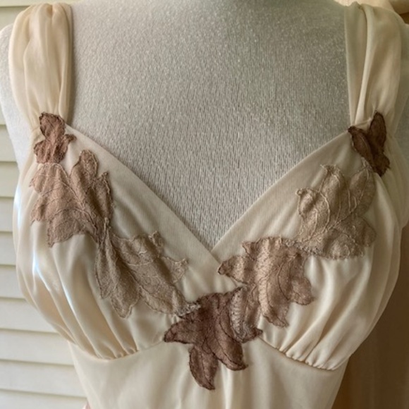 1960's Van Raalte Waltz Length Peignoir Set - Picture 10 of 15